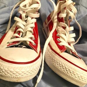 Men’s size 7 Converse Athletic Shoes Ladies size 9